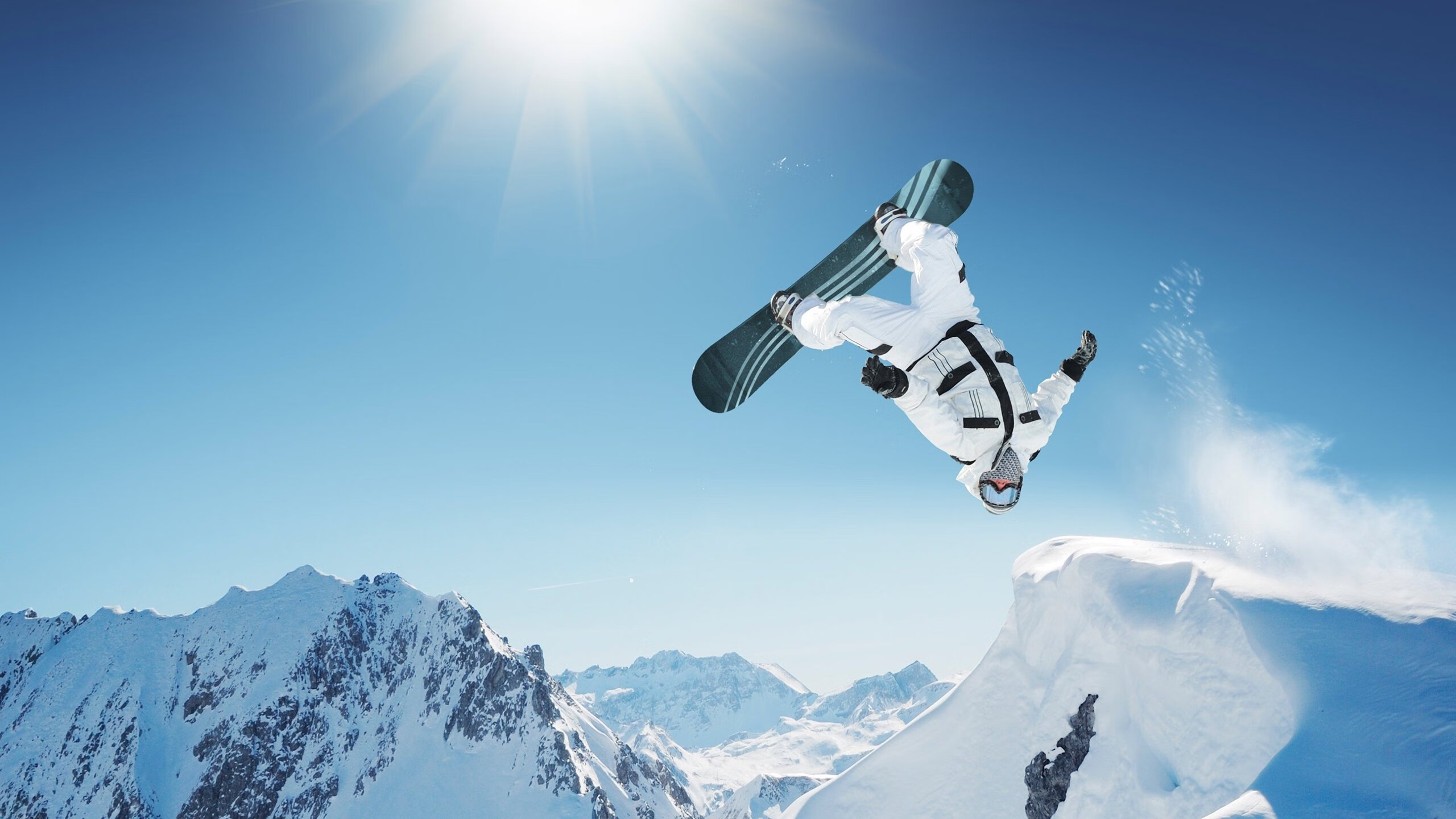 绿茵场外的总决赛，当国际米兰的蓝黑旗帜在伊拉克球迷心中飘扬