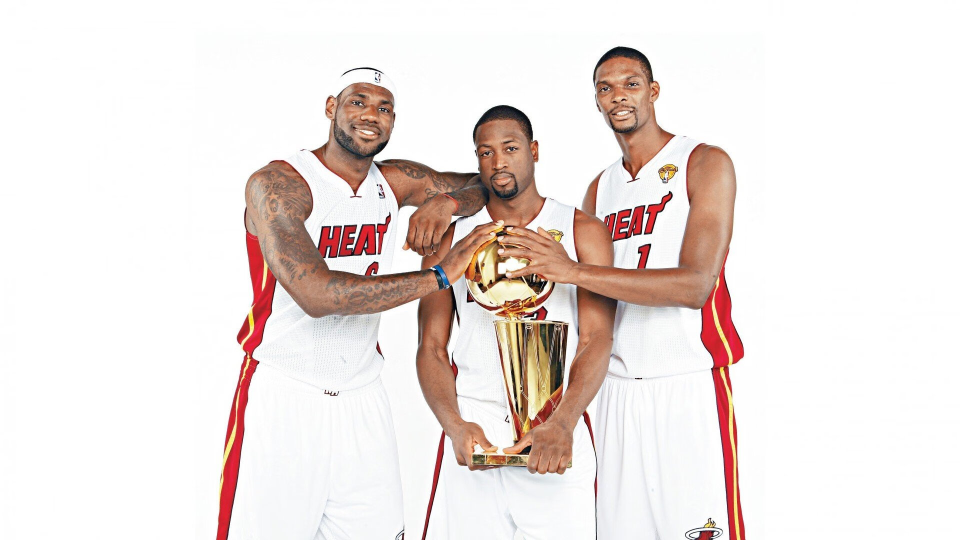 绿茵场与硬木地板的交响,当英超争冠白热化,76人已在奥兰多奏响碾压序曲